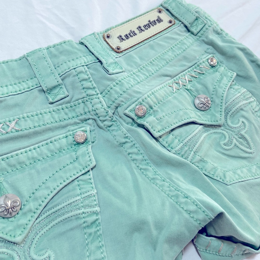 Rock Revival Shorts. Sea foam Green. Size 25